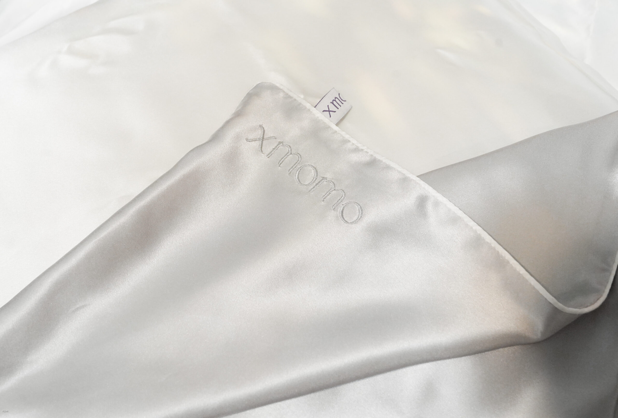 xmomo logo silk pillowcase