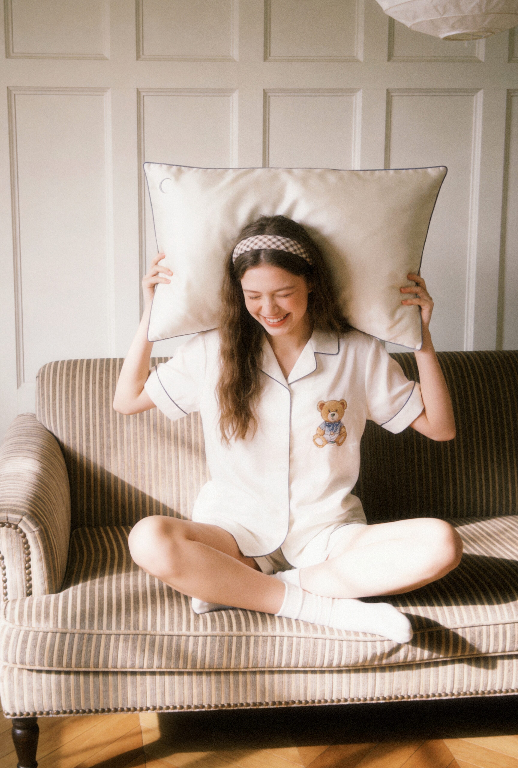 A girl holding xmomo silk pillow